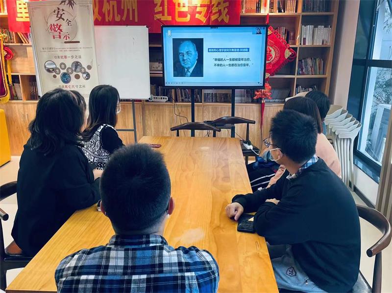 亚洲无码
家庭教育研究院巾帼文明岗教育行